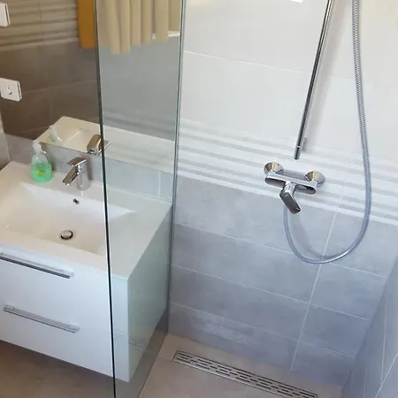 扬科维奇汽车旅馆 汽车旅馆 3*